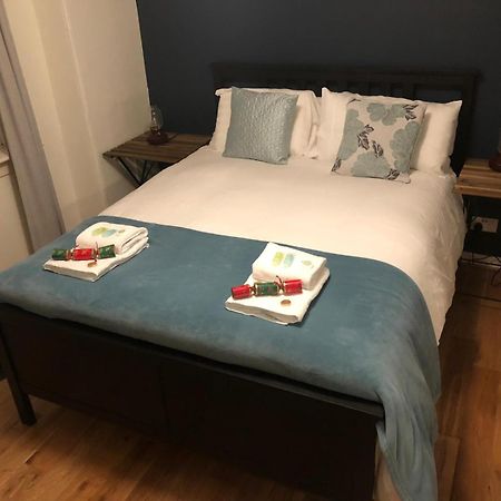 Pass The Keys Cozy Two Bed Flat Near Glasgow Airport & พาสเลย์ ภายนอก รูปภาพ