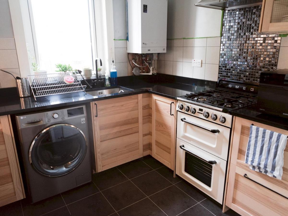 Pass The Keys Cozy Two Bed Flat Near Glasgow Airport & พาสเลย์ ภายนอก รูปภาพ