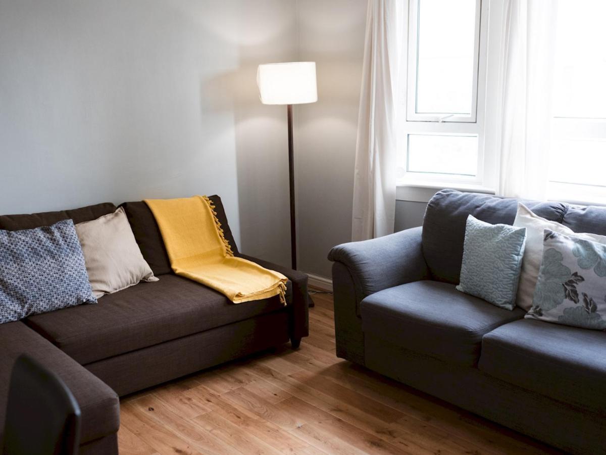 Pass The Keys Cozy Two Bed Flat Near Glasgow Airport & พาสเลย์ ภายนอก รูปภาพ