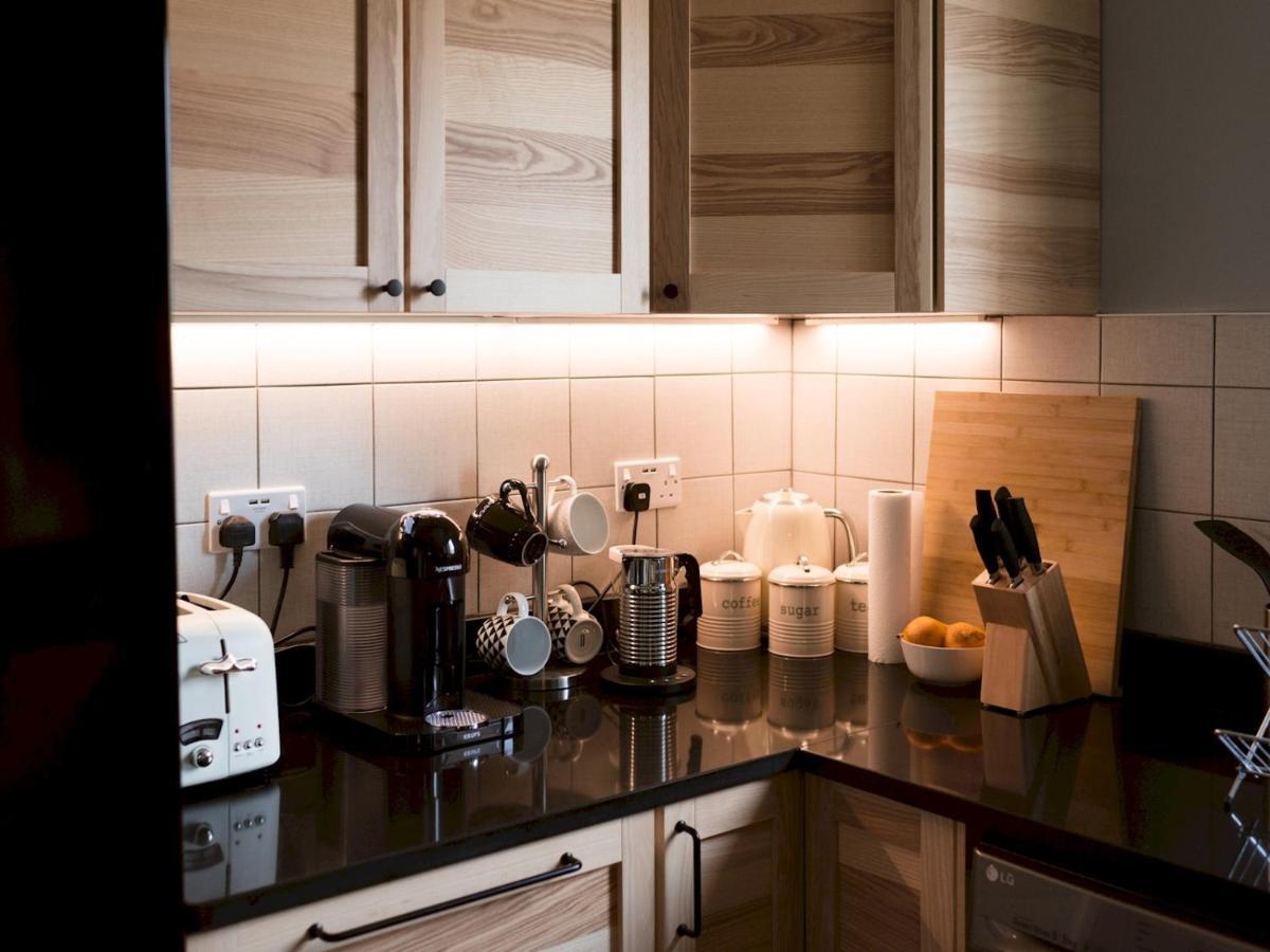 Pass The Keys Cozy Two Bed Flat Near Glasgow Airport & พาสเลย์ ภายนอก รูปภาพ