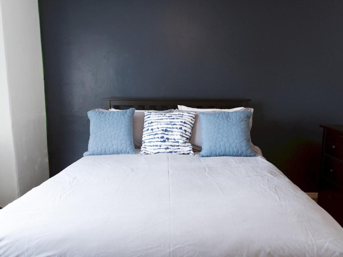 Pass The Keys Cozy Two Bed Flat Near Glasgow Airport & พาสเลย์ ภายนอก รูปภาพ
