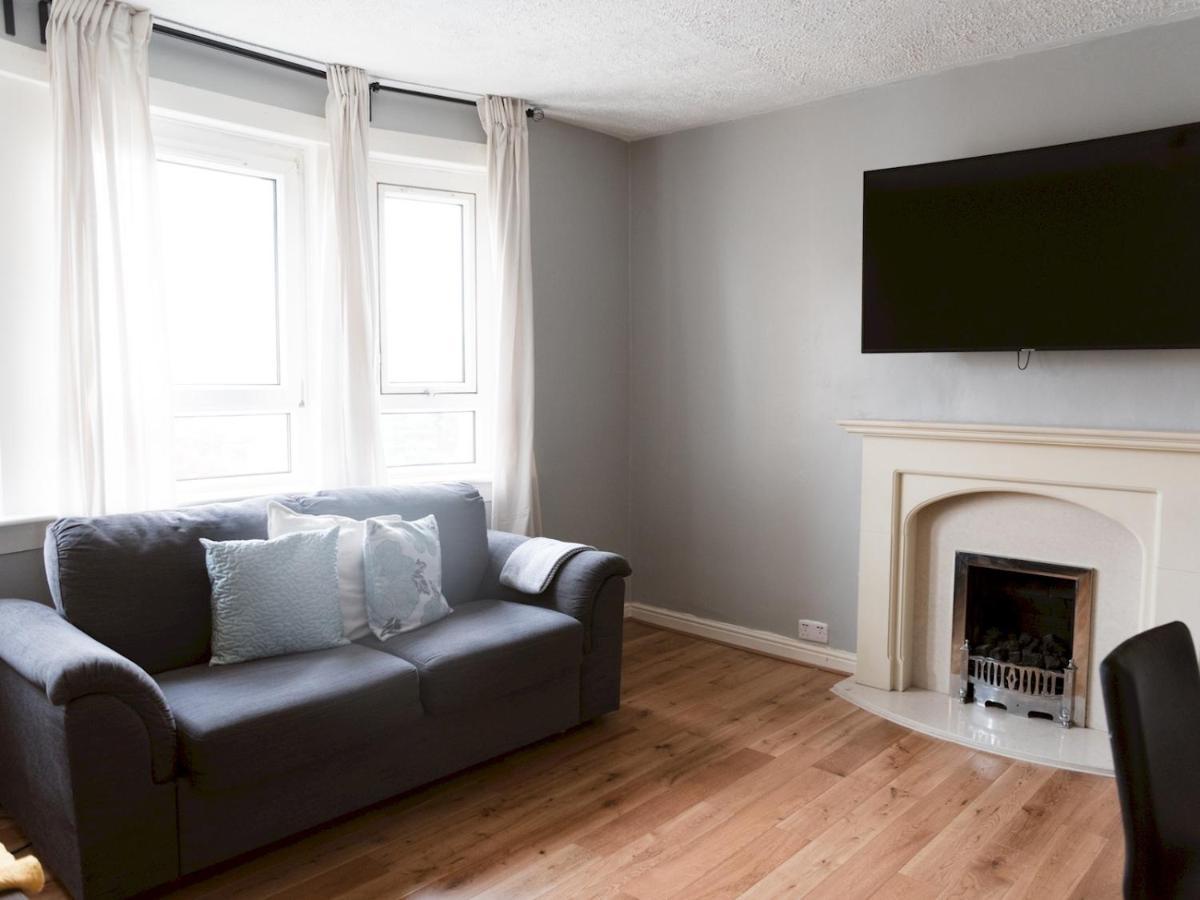 Pass The Keys Cozy Two Bed Flat Near Glasgow Airport & พาสเลย์ ภายนอก รูปภาพ
