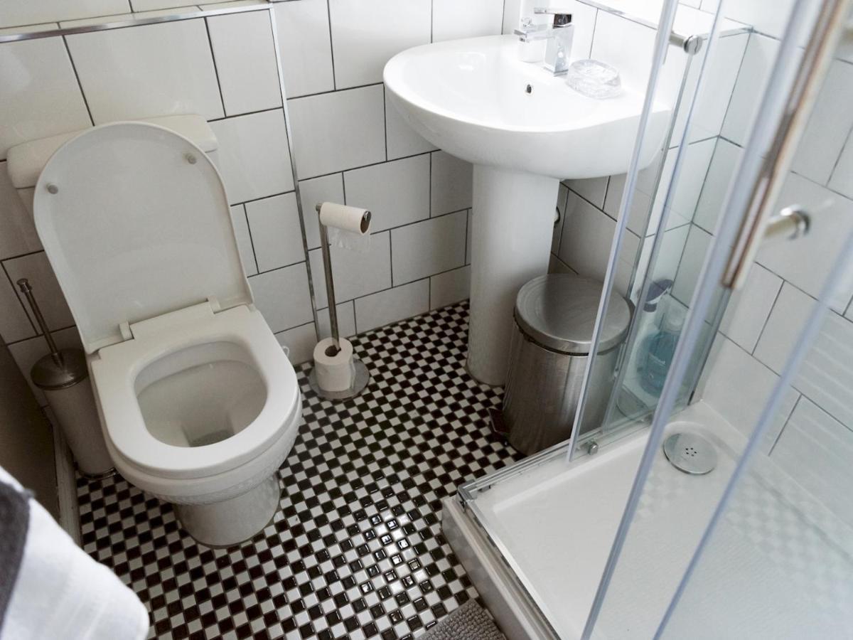Pass The Keys Cozy Two Bed Flat Near Glasgow Airport & พาสเลย์ ภายนอก รูปภาพ