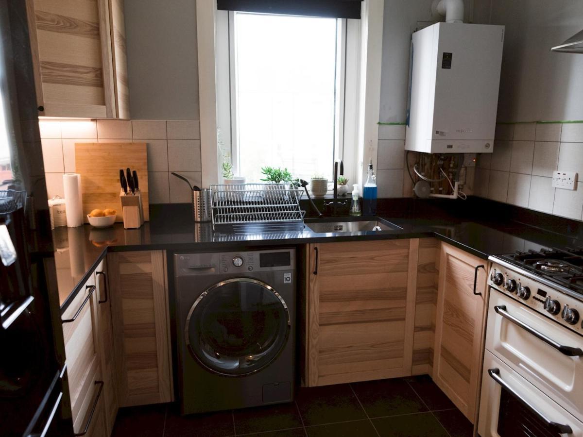 Pass The Keys Cozy Two Bed Flat Near Glasgow Airport & พาสเลย์ ภายนอก รูปภาพ