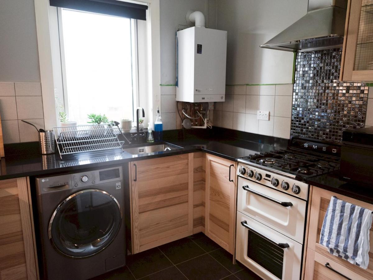 Pass The Keys Cozy Two Bed Flat Near Glasgow Airport & พาสเลย์ ภายนอก รูปภาพ